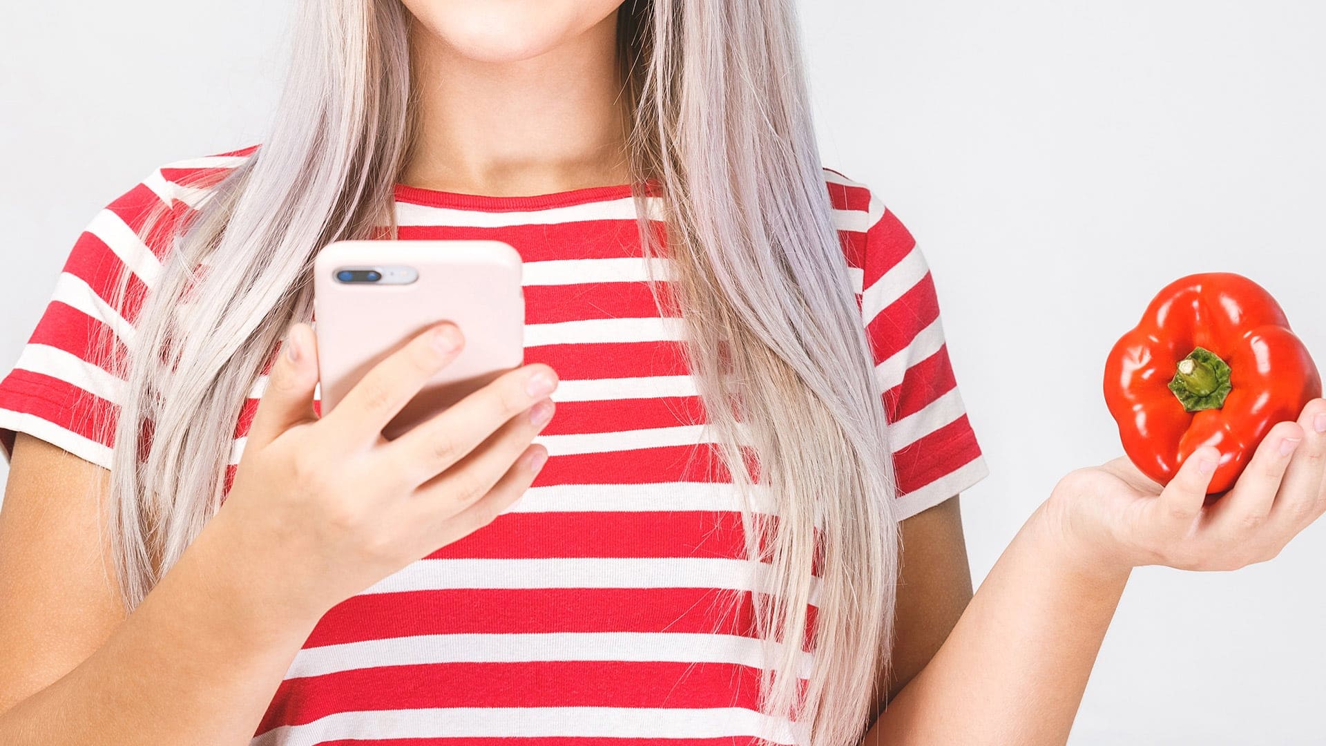 Zdjęcie - kobieta, telefon, aplikacja